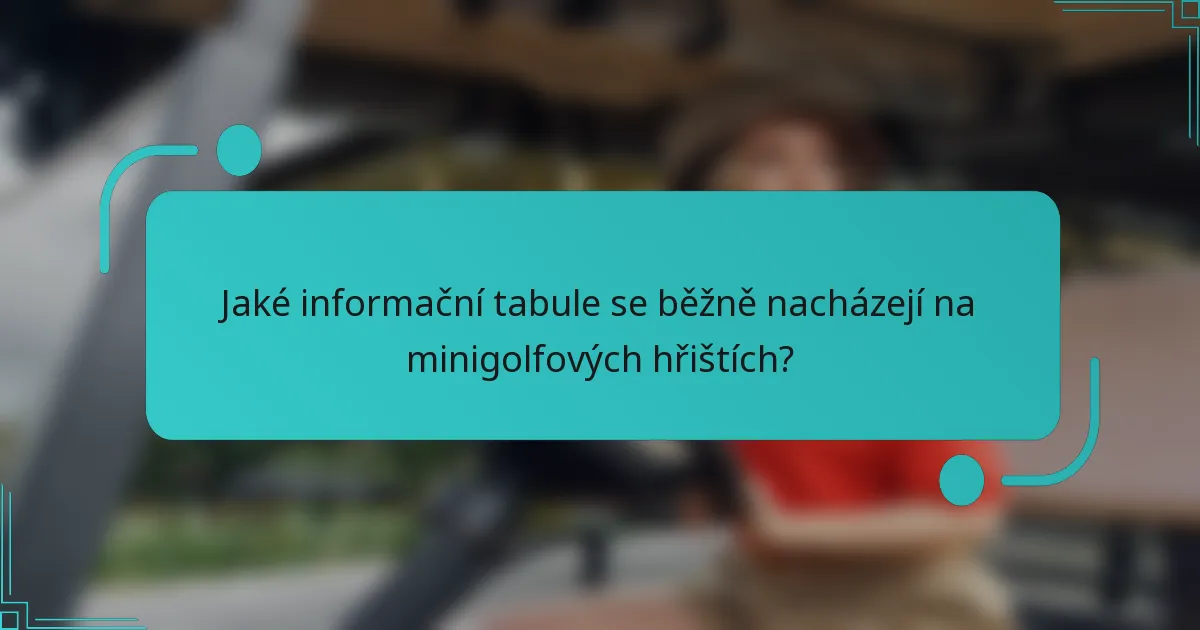 Jaké informační tabule se běžně nacházejí na minigolfových hřištích?